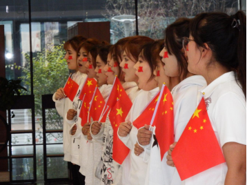 【学院风范】公共效劳与治理学院庆祝中国诞辰75周年红歌合唱角逐