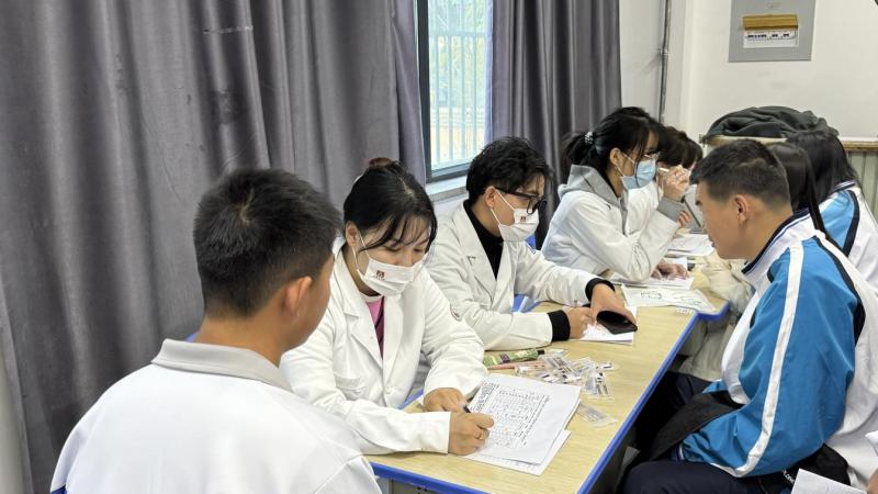 我自愿，我快乐，我贡献，我生长！