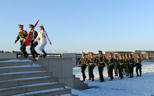 Z6尊龙凯时2024-2025年第二学期开学第一次升国旗仪式