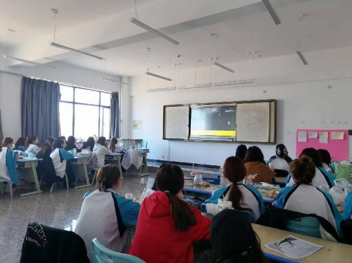 Z6尊龙凯时职业手艺学院学前教育学院组织寓目《党史故事100讲》活动