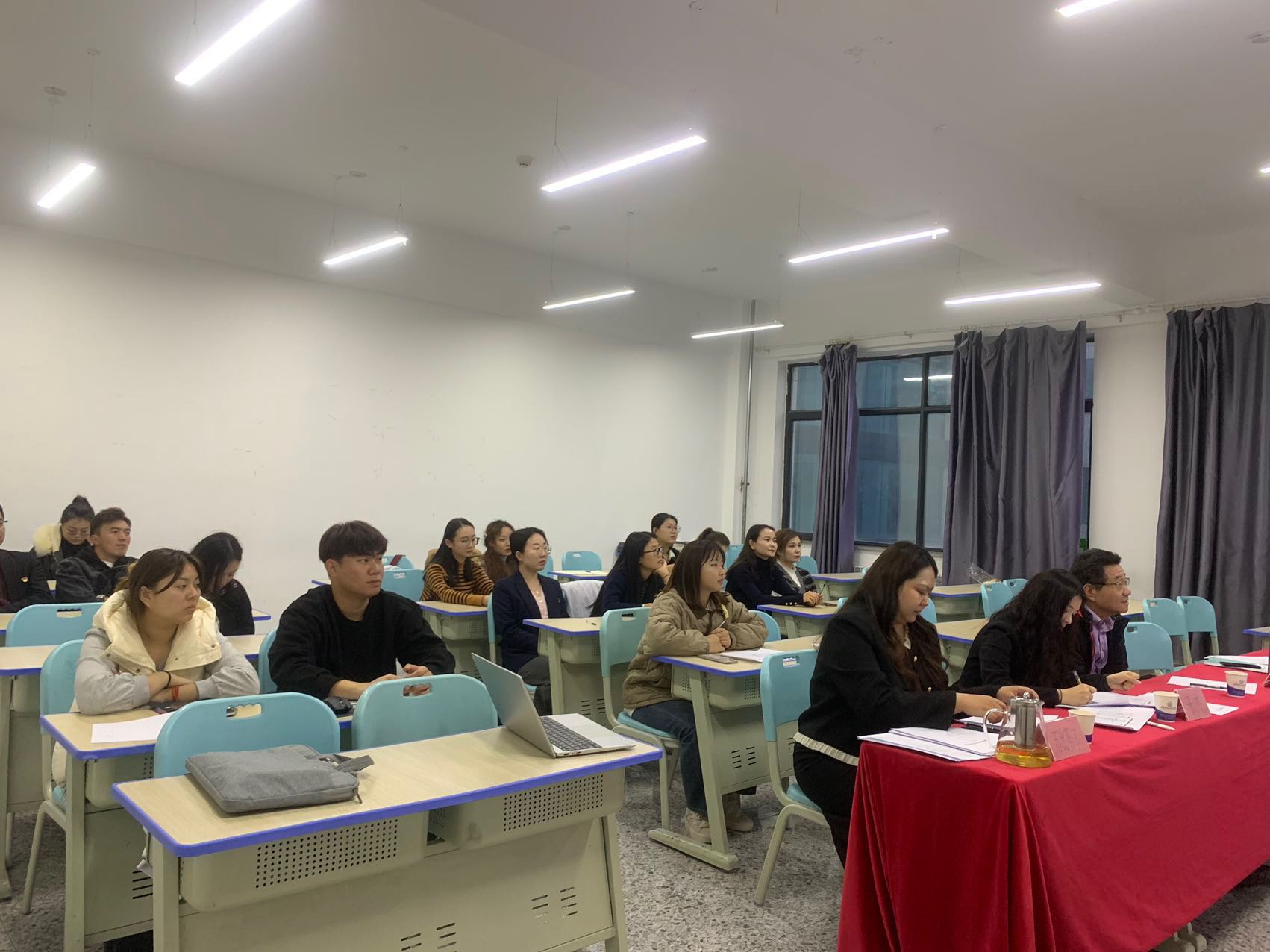 “青年西席展风范，教学立异促生长”——经济治理学院首届青年西席教学能力大赛