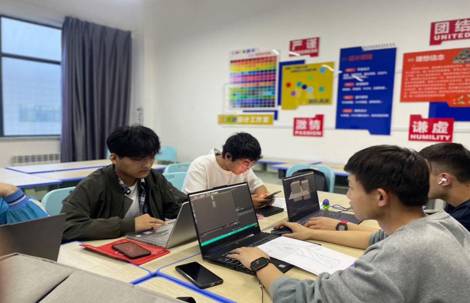 电子信息工程学院师生同心协力备战第17届天下盘算机设计大赛