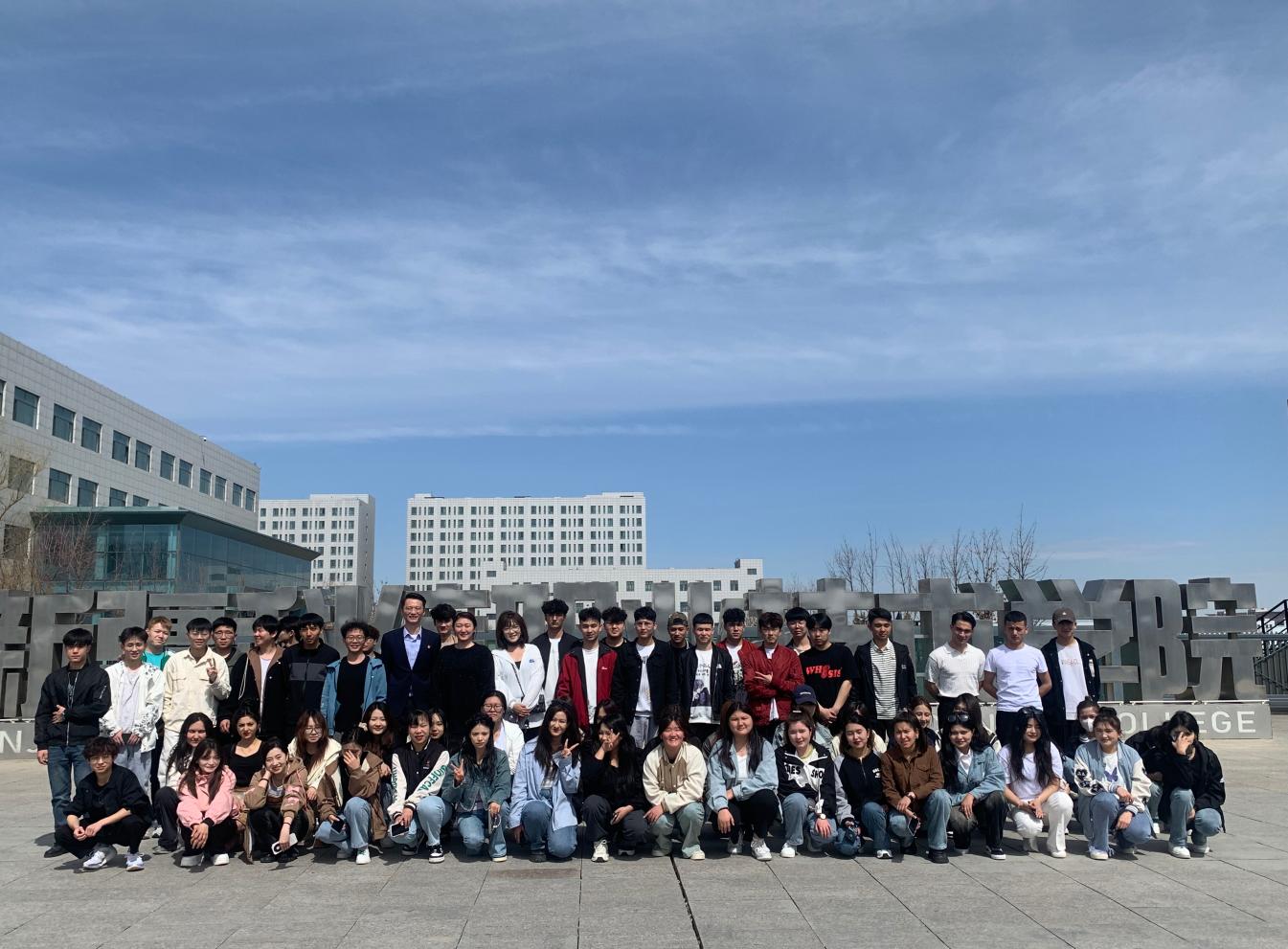 工学并希望宏图，电商立异绘华章——Z6尊龙凯时经济治理学院组织学生赴新疆昌吉市游客集散中心与阜康效劳区开展教学实践