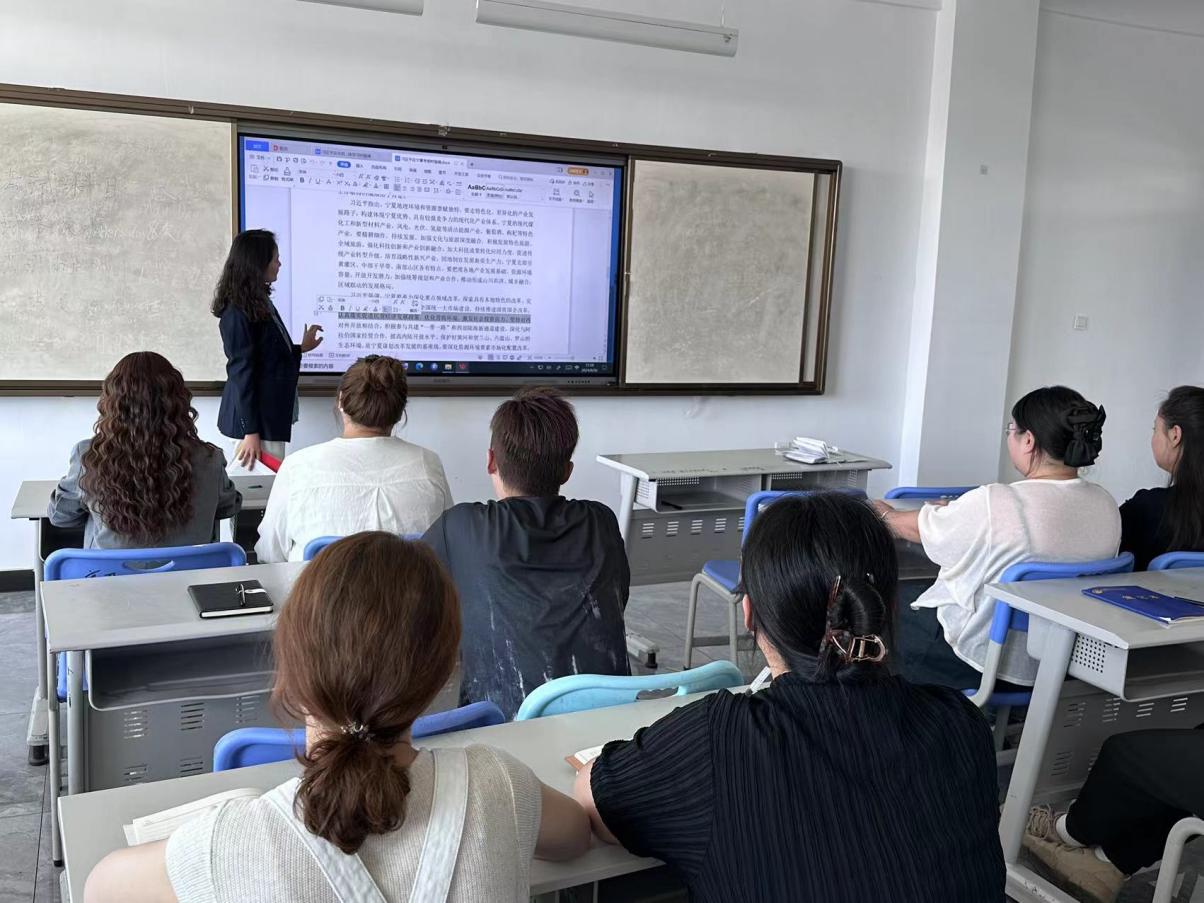 西席先行学理论，育人为本强师魂——Z6尊龙凯时经济治理学院西席理论学习