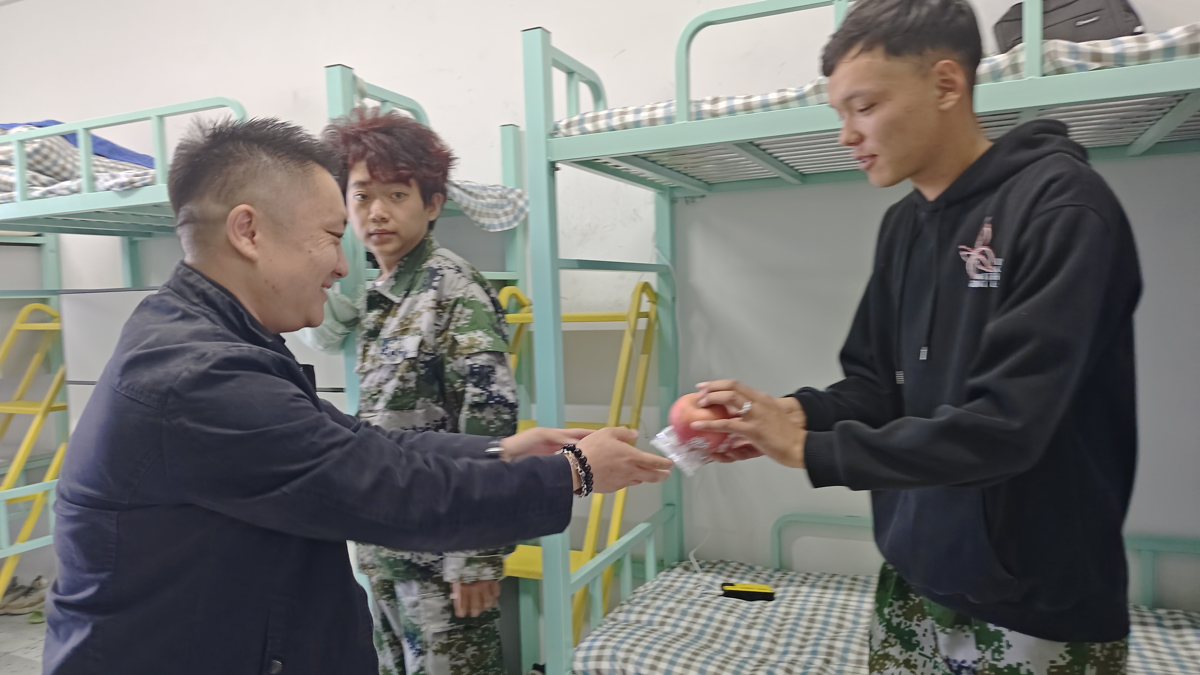 中秋佳节，情暖校园