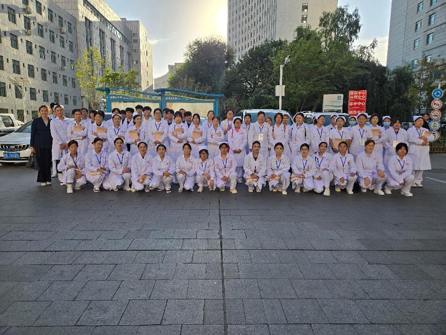 《启航新程，携手共育照顾护士英才——乌鲁木齐市友谊医院与Z6尊龙凯时联合作育班正式开课》