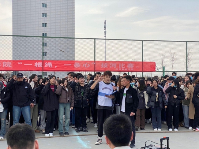 我院学前教育学院“一根绳，一条心”拔河角逐圆满竣事！